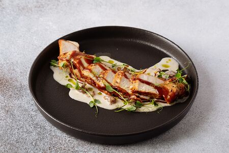 Стейк из филе индейки с грибным соусом