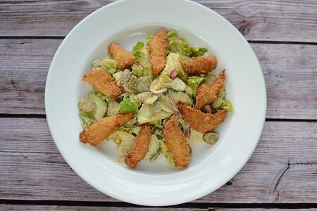 С куриной грудкой в панировке