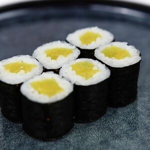 Ролл с такуаном