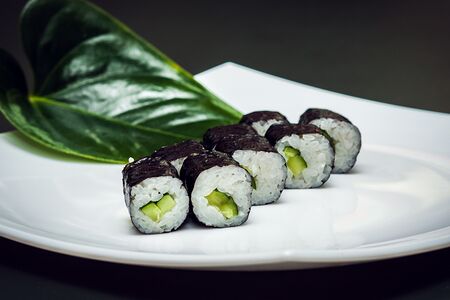 Ролл с огурцом