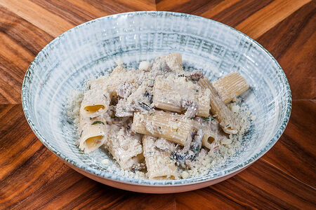 Фирменная паста с томленым мясом