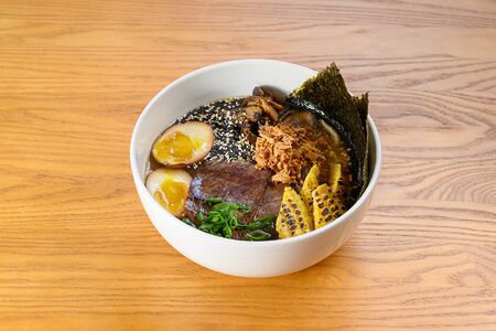 Рамен с говядиной и шиитаке