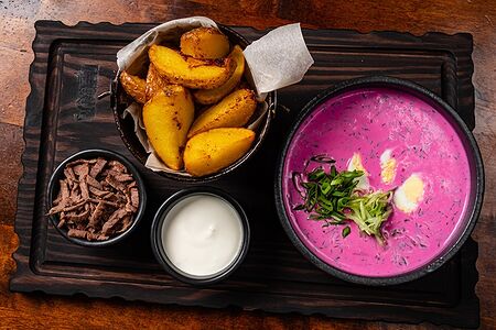 Холодник на кефире с перепелиным яйцом и телятиной