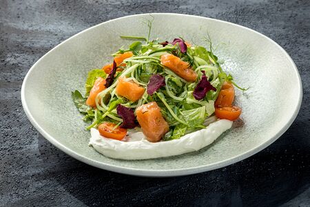 Салат с лососем шеф-посола с ореховым соусом