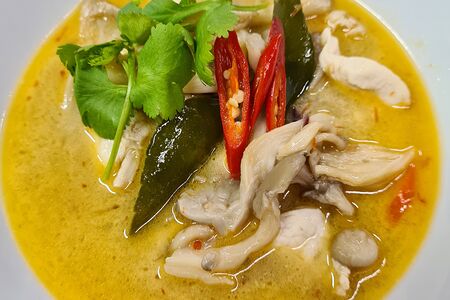 Том ям с курицей