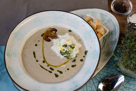 Крем-суп грибной с трюфельным маслом