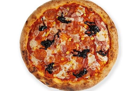 Пицца с беконом и пепперони