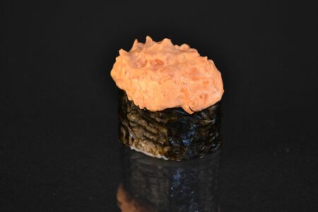 Гункан Спайси Лосось