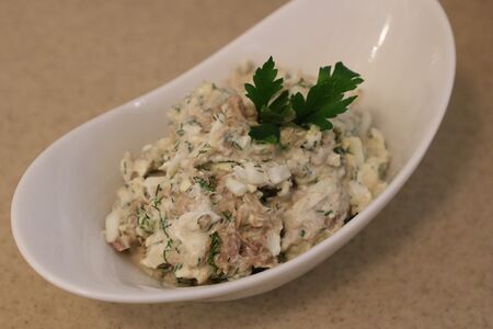 Салат с тунцом