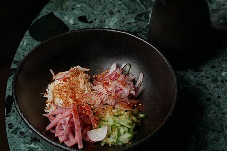 Окрошка на квасе с ветчиной