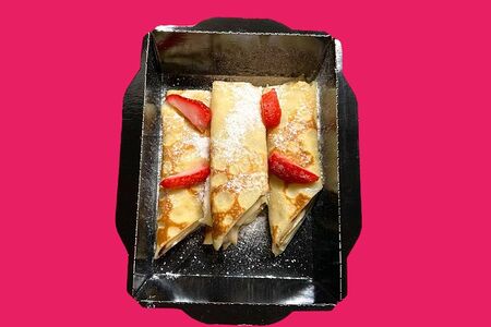 Сладкие блины с бананом и сгущенным молоком