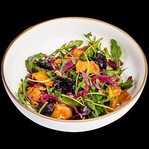 Салат с вяленой тыквой и кремом из горгонзолы