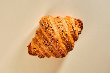 Круассан с ветчиной и сыром