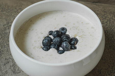 Овсяная каша с ягодами