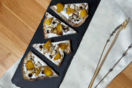 Брускетта с голубым сыром