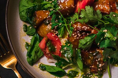 Салат с баклажанами и помидорами