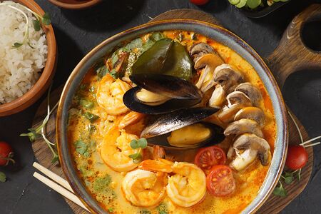 Суп Том ям по-тайски с креветками