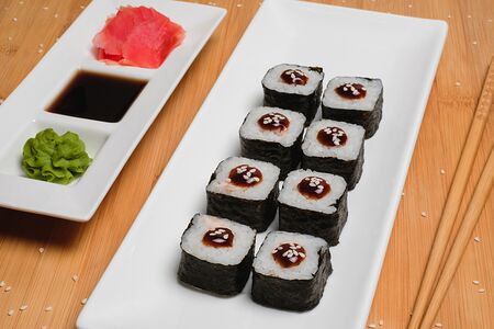 Ролл с угрем