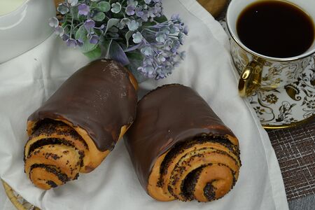 Булочка с маком