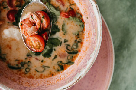 Том ям с креветками и крабом