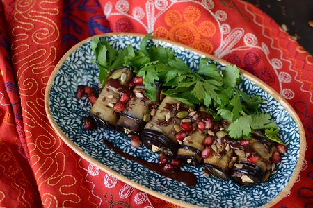 Рулеты из баклажанов с орехами и сливочным сыром