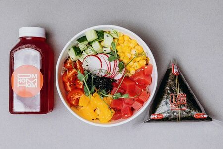 Свежий тунец, Онигири творожный сыр-авокадо, морс