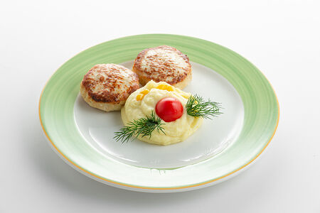 Детские котлетки из индейки с картофельным пюре