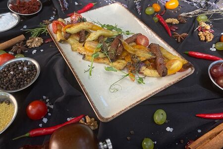 Салат из овощей фри и ростбифа