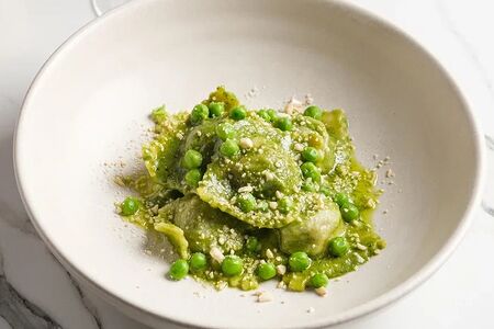 Равиоли со шпинатом и сливочным песто