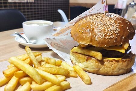 Чикен чизи бургер