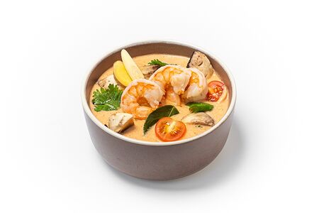 Том ям с морепродуктами