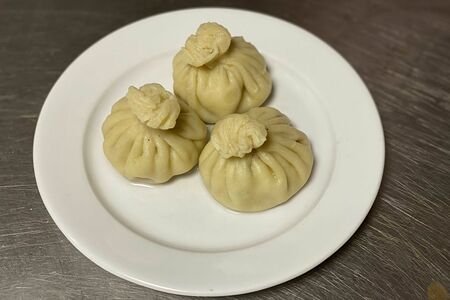 Хинкали с семгой и креветкой