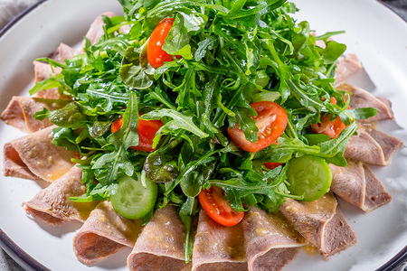 Салат с говяжьим языком