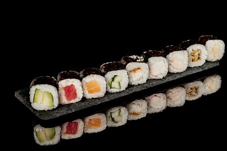 Классический ролл с лососем