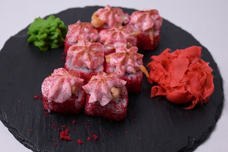 Запеченный ролл с мидиями