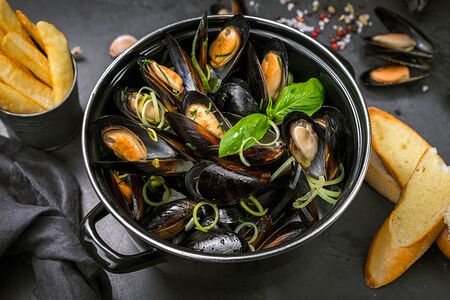 Мидии в соусе том ям