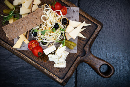 Тарелка рассольных сыров