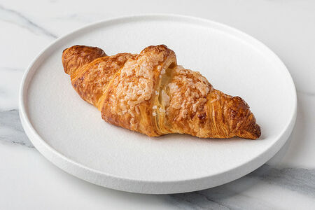 Круассан с малиной