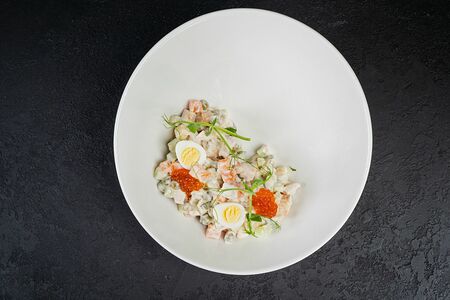Оливье с курицей и икрой
