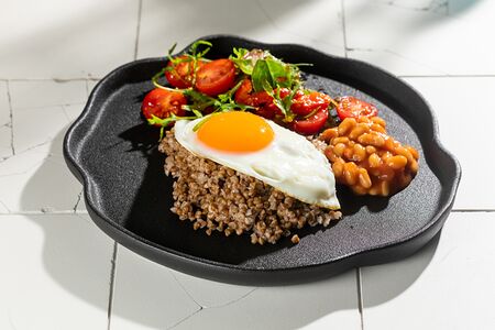 Гречневая каша с глазуньей и пармезаном