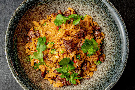 Жареный рис с говядиной