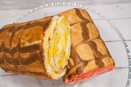 Рулет клубничный