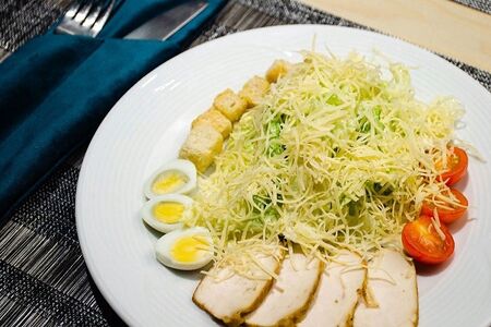 Цезарь с курицей