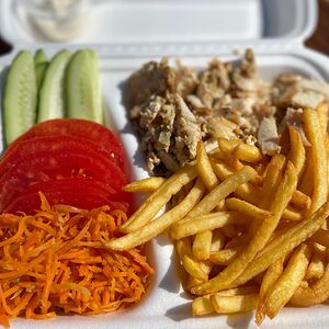 Готовый обед в ланч-боксе