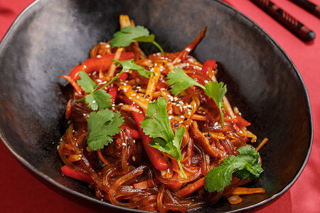 Стеклянная лапша с цыпленком и овощами