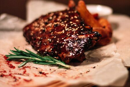 Ребро мясника с картофельными дольками