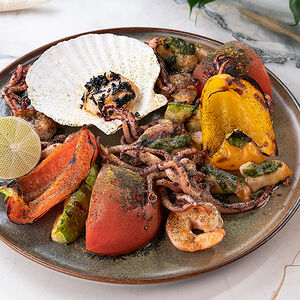 Дары моря с овощами гриль