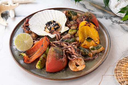 Дары моря с овощами гриль