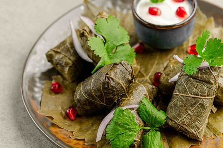 Долма с соусом мацони