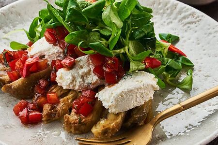 Греческий салат из баклажанов